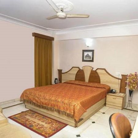 Hotel Welcome Palace Agartala Esterno foto