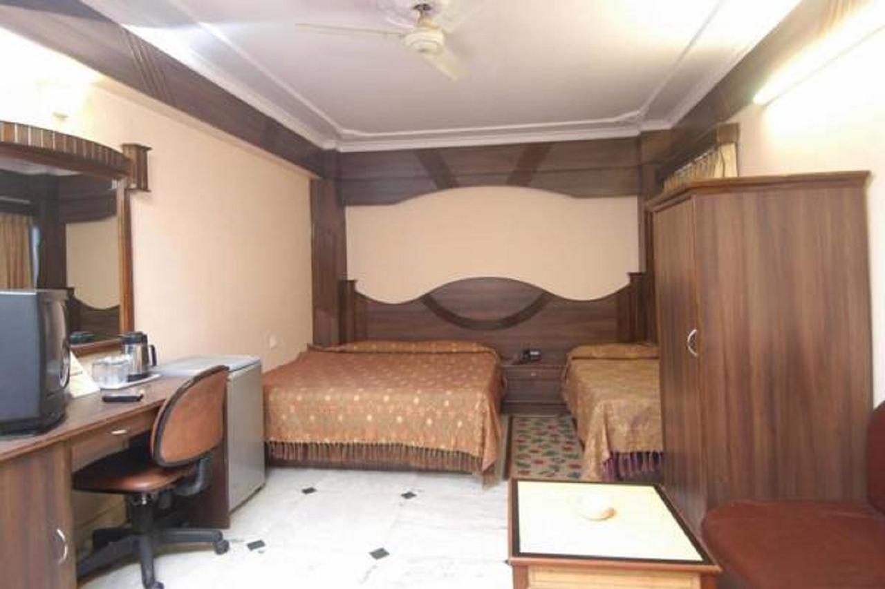 Hotel Welcome Palace Agartala Esterno foto