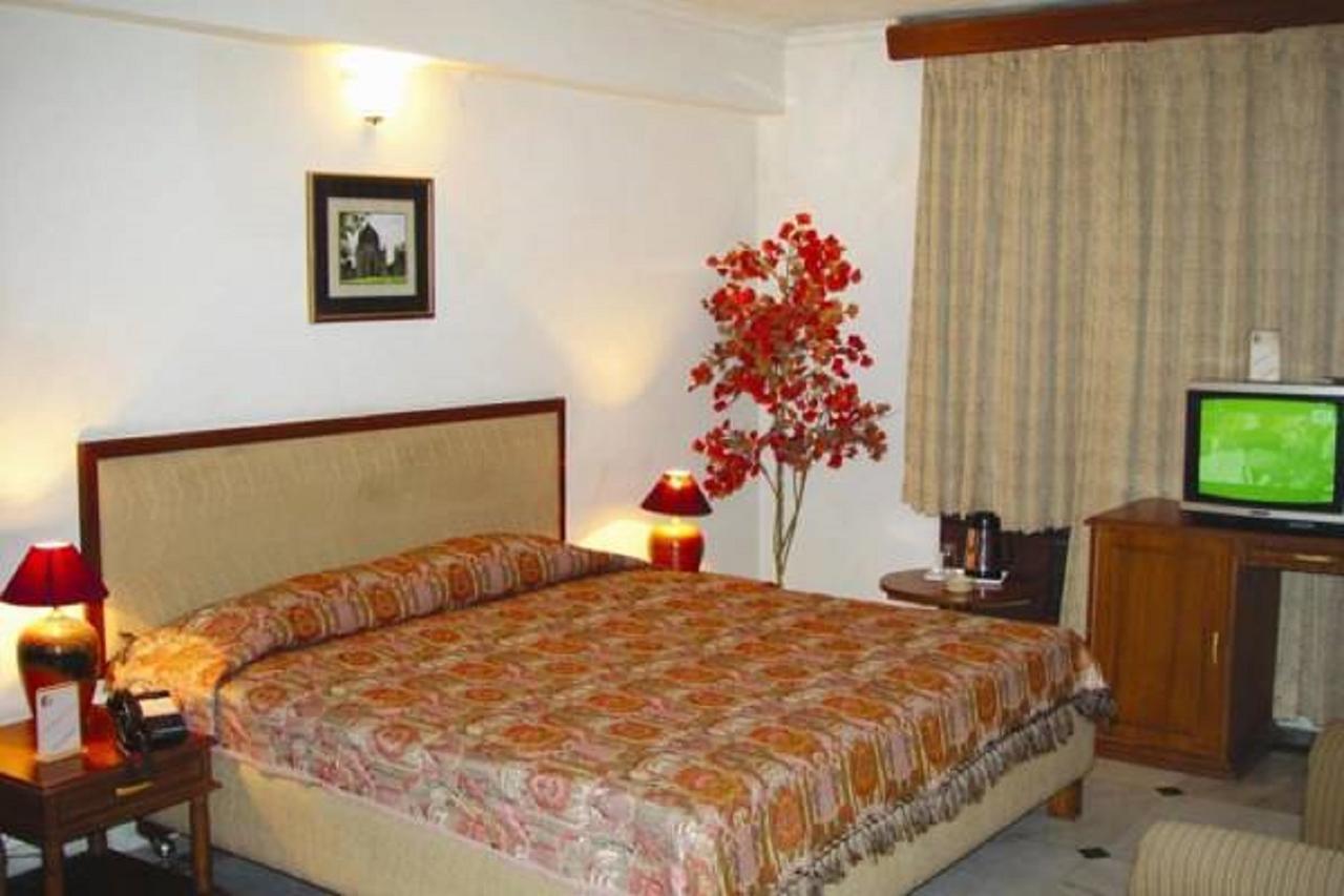 Hotel Welcome Palace Agartala Esterno foto