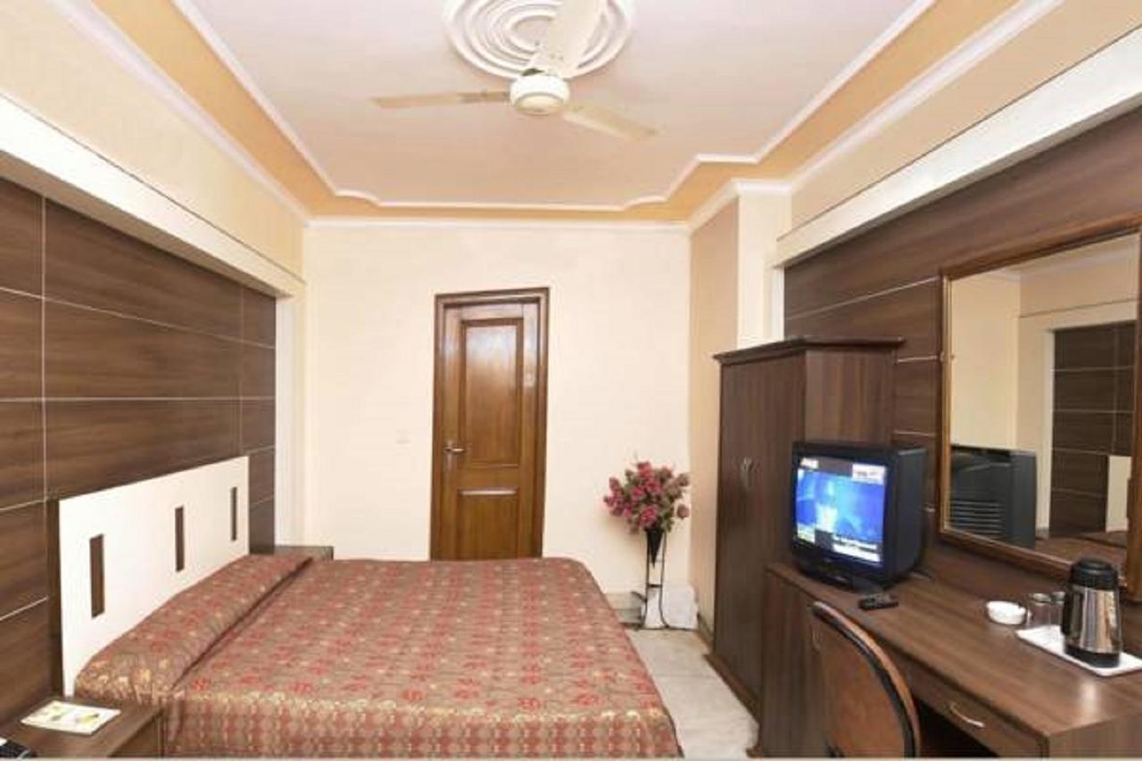 Hotel Welcome Palace Agartala Esterno foto