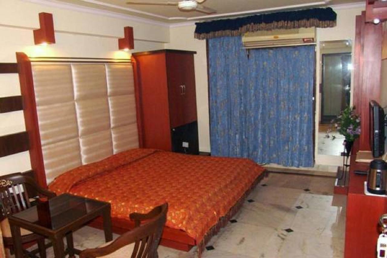 Hotel Welcome Palace Agartala Esterno foto